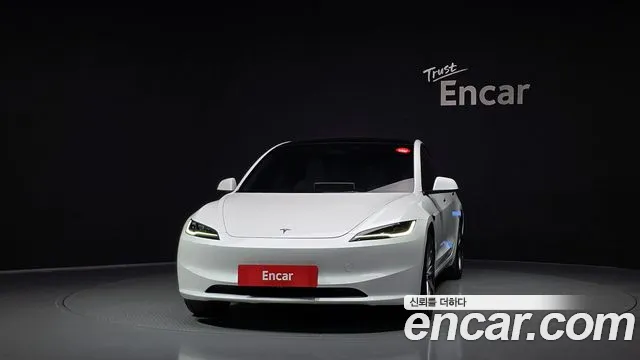 Tesla Model 3 — Фото автомобиля 3