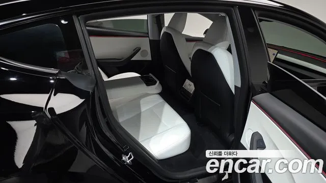 Tesla Model 3 — Фото автомобиля 18