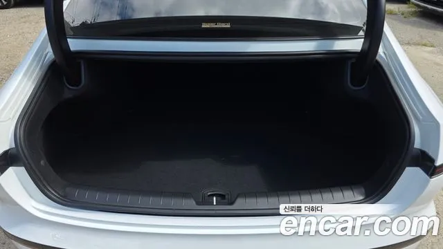 Hyundai Grandeur Grandeur (GN7) 2.5 Бензин 2WD — Фото автомобиля 16