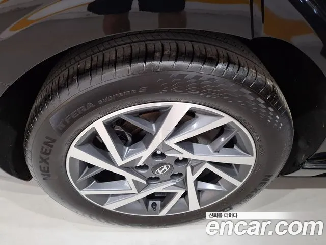 Hyundai Grandeur Grandeur (GN7) 2.5 Бензин 2WD — Фото автомобиля 4