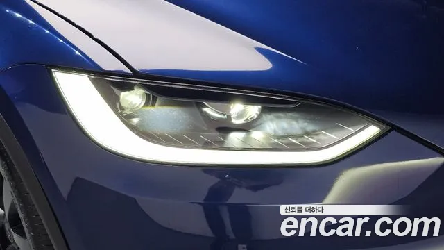 Tesla Model X — Фото автомобиля 21