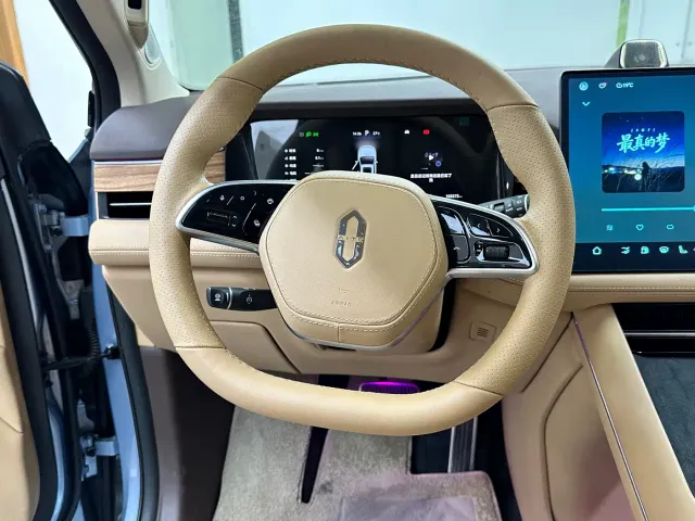 Aito M7 — Фото автомобиля 12