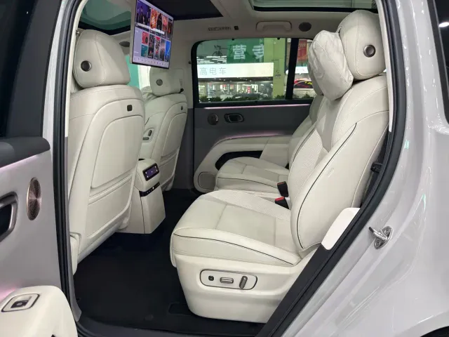 Li Auto i8 — Фото автомобиля 11