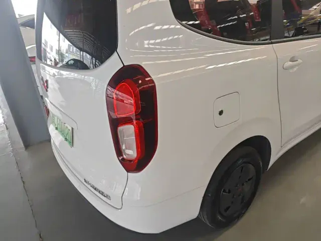 Wuling Hongguang — Фото автомобиля 23