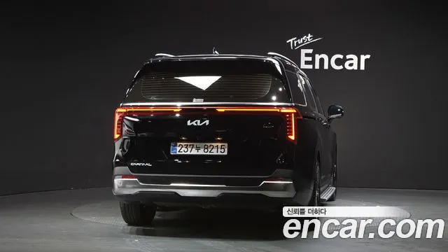 Kia Carnival Generation 4 — Фото автомобиля 4