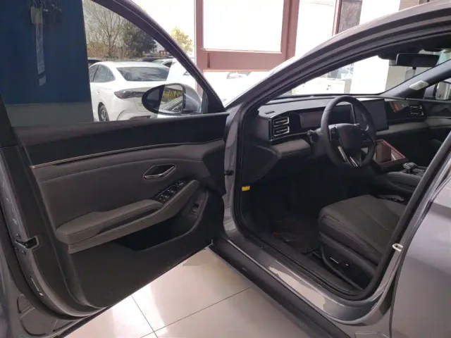 BYD Qin L — Фото автомобиля 15