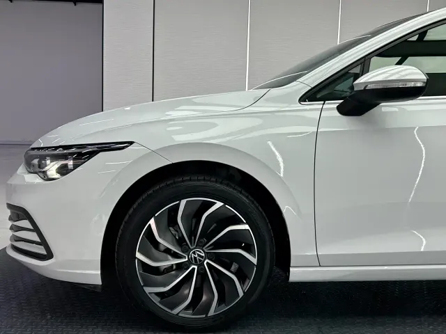 Volkswagen Golf — Фото автомобиля 8