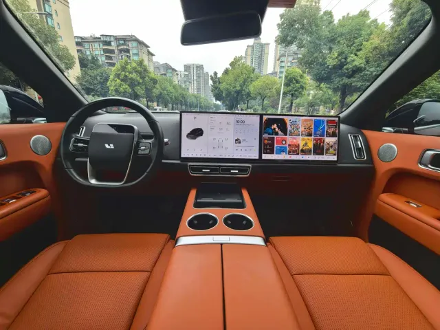 Li Auto L8 — Фото автомобиля 5