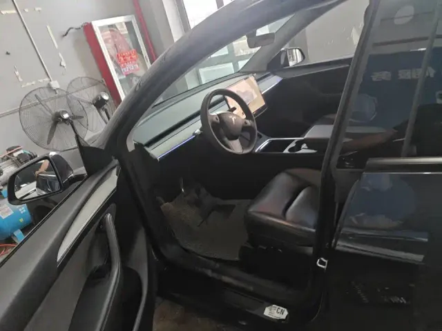 Tesla Model Y — Фото автомобиля 3