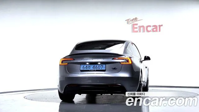 Tesla Model 3 — Фото автомобиля 3