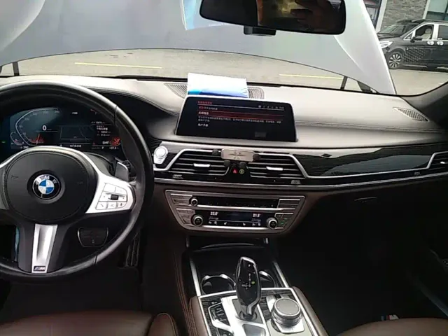 BMW 7 Series — Фото автомобиля 12