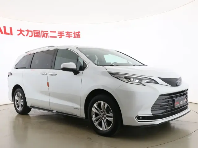 Toyota Sienna — Фото автомобиля 3