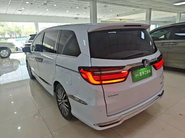 Honda Elysion — Фото автомобиля 4