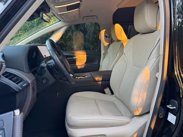 Toyota Alphard — Фото автомобиля 4