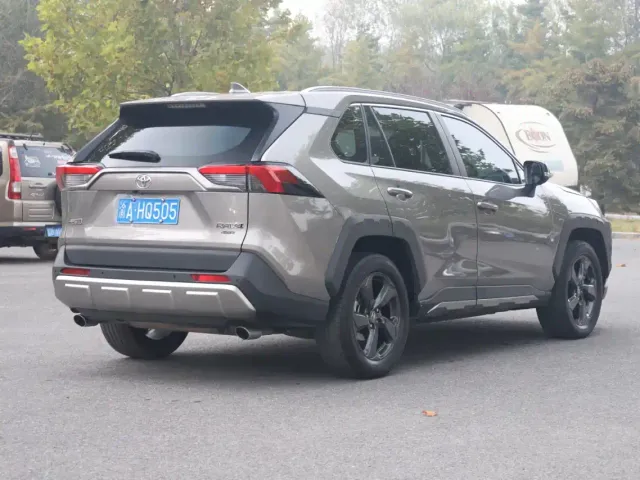 Toyota RAV4 — Фото автомобиля 4
