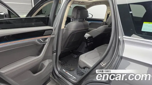 Volkswagen Touareg Touareg 3 поколение 3.0 TDI Prestige — Фото автомобиля 11