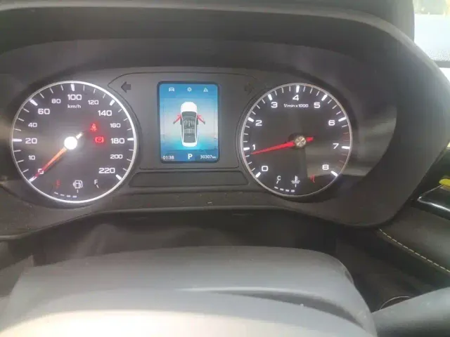 Roewe Roewe i5 2021 1.5L CVT Platinum Edition — Фото автомобиля 8