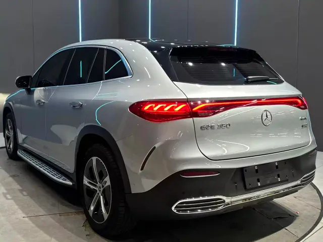 Mercedes-Benz EQE SUV — Фото автомобиля 8