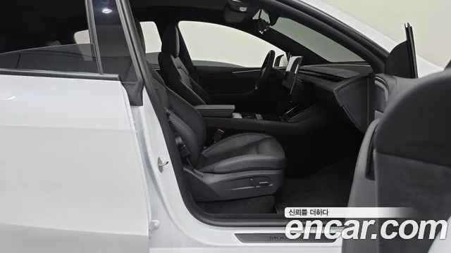 Tesla Model Y — Фото автомобиля 16