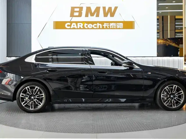 BMW 5 Series — Фото автомобиля 4