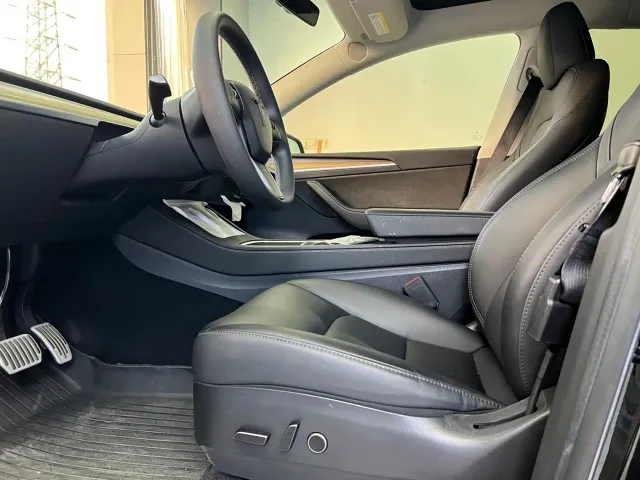 Tesla Model Y — Фото автомобиля 8