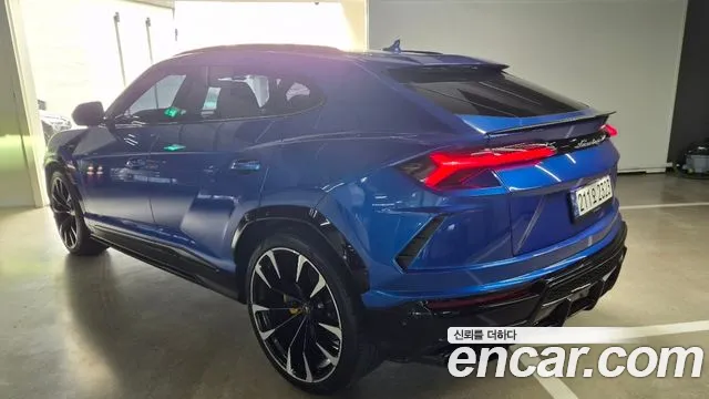 Lamborghini Urus — Фото автомобиля 4