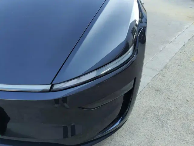 Tesla Model Y — Фото автомобиля 5
