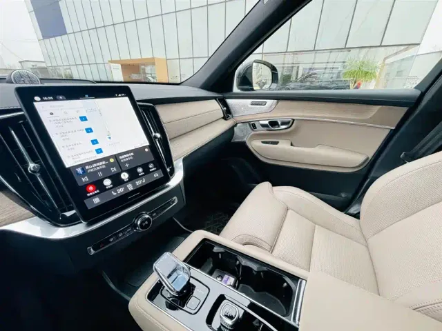 Volvo XC90 — Фото автомобиля 18