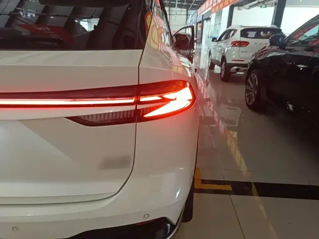 Roewe RX5 — Фото автомобиля 7