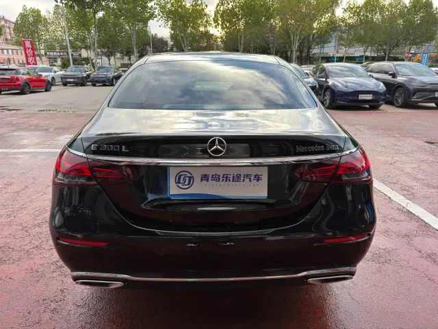 Mercedes-Benz E-Class — Фото автомобиля 5
