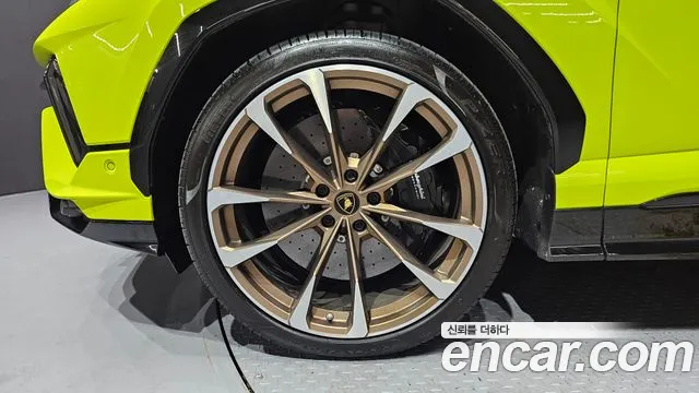 Lamborghini Urus — Фото автомобиля 5