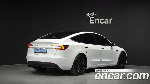 Tesla Model 3 — Фото автомобиля 2