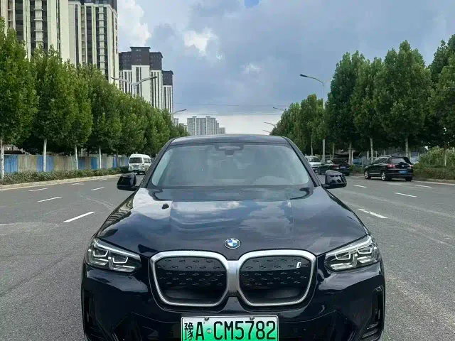 BMW iX3 — Фото автомобиля 2