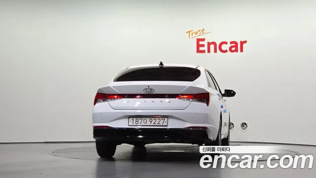 Hyundai Avante CN7 — Фото автомобиля 4