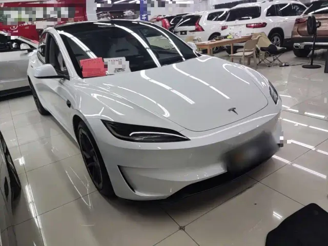 Tesla Model 3 — Фото автомобиля 3