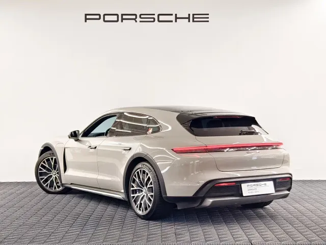 Porsche Taycan — Фото автомобиля 5