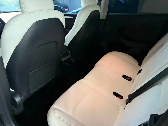 Tesla Model Y — Фото автомобиля 8