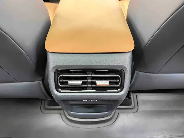 Geely Galaxy Starship 7 EM-i — Фото автомобиля 17