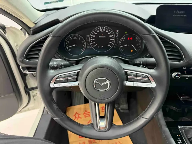 Mazda Axela — Фото автомобиля 11