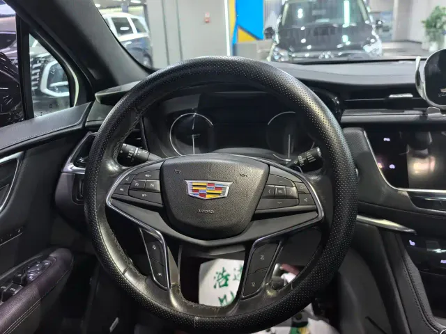 Cadillac XT5 — Фото автомобиля 12