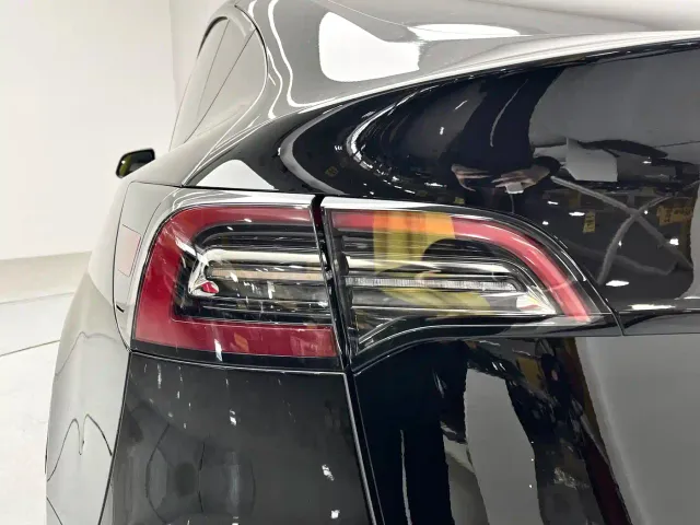 Tesla Model Y — Фото автомобиля 7