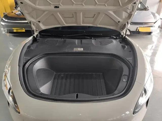 Xiaomi SU7 — Фото автомобиля 19