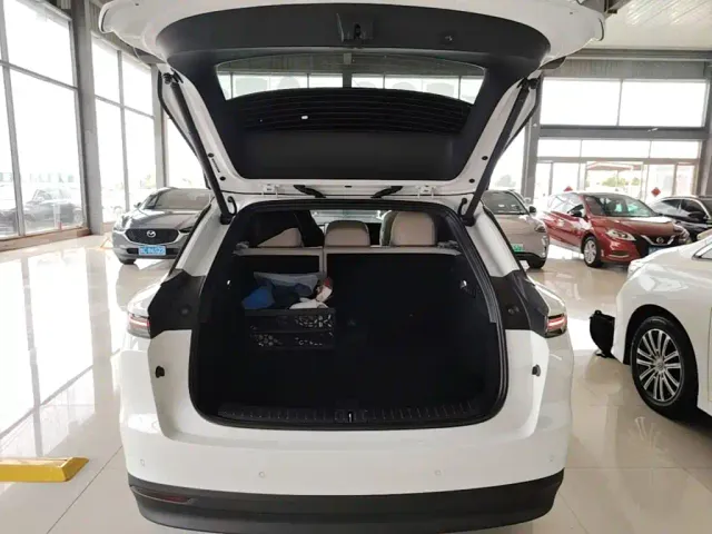 Li Auto i6 — Фото автомобиля 15