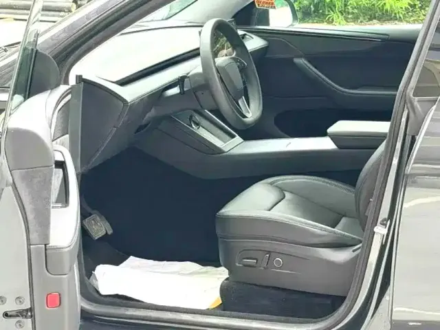 Tesla Model Y — Фото автомобиля 4