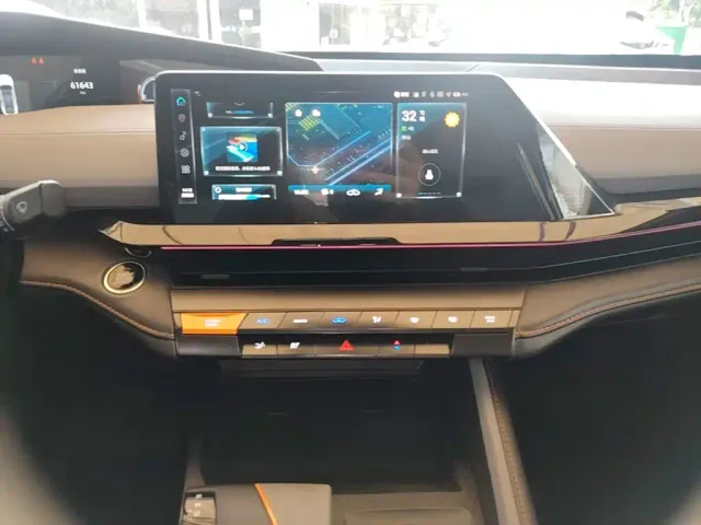 Changan Changan UNI-V 2022 1.5T Premium Model — Фото автомобиля 12