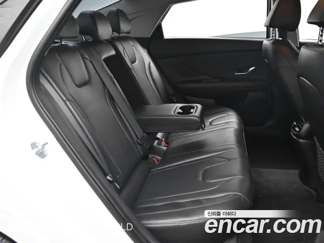 Hyundai Avante CN7 — Фото автомобиля 12