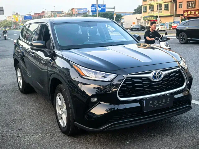 Toyota Highlander — Фото автомобиля 3