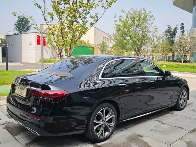 Mercedes-Benz E-Class — Фото автомобиля 7