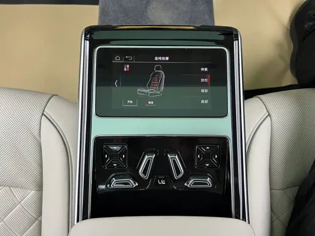 Audi A8 — Фото автомобиля 22