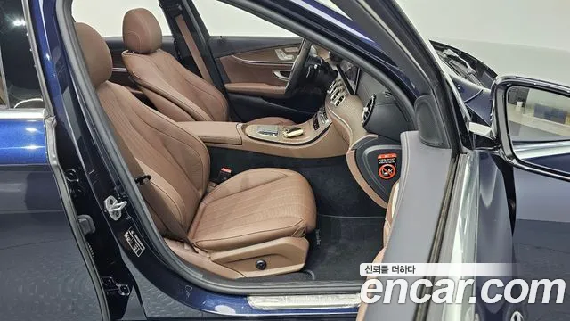 Mercedes-Benz E-Class — Фото автомобиля 8